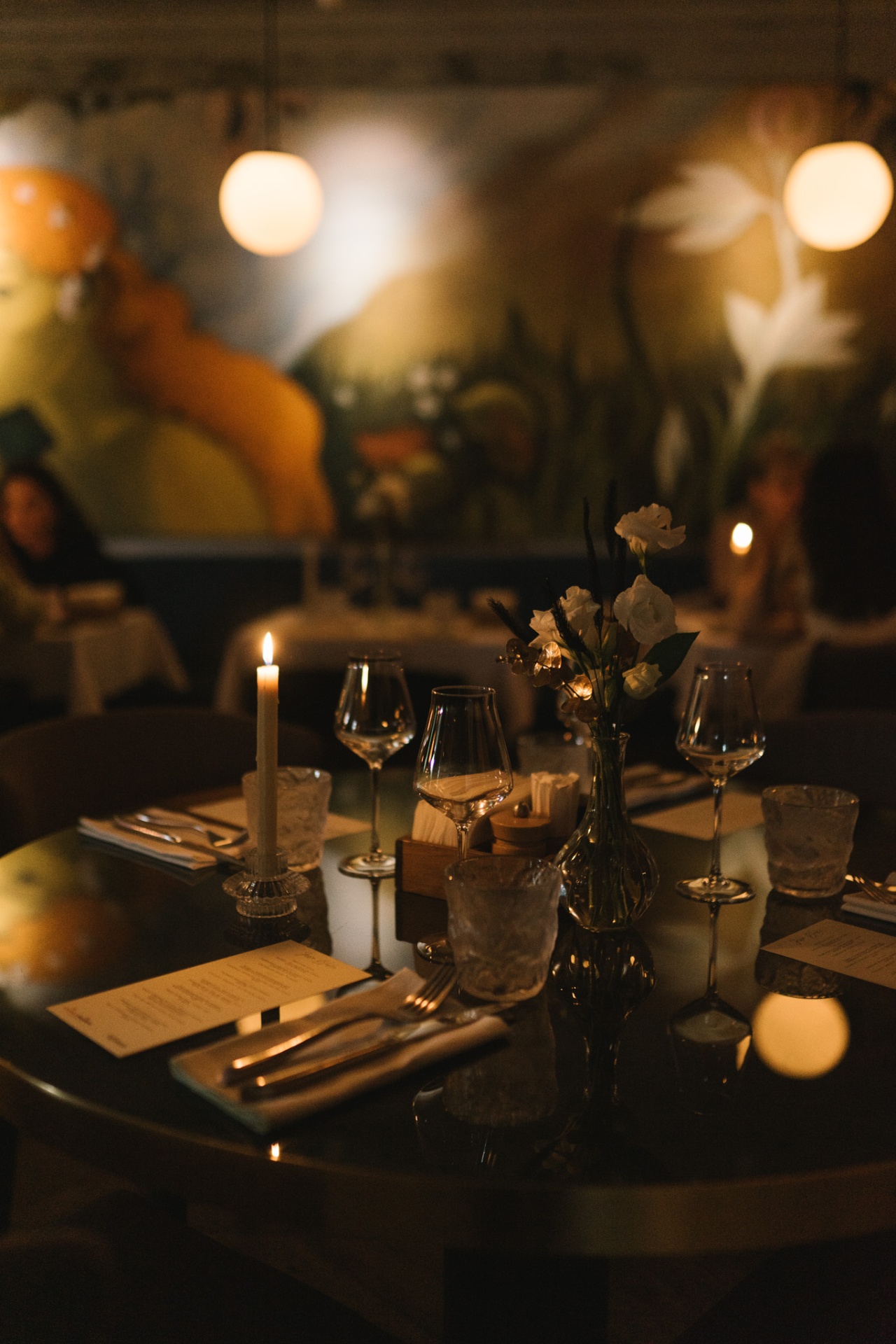 70 этикеток, музыка и звон бокалов