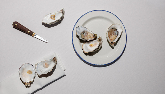 Устрицы и шампанское